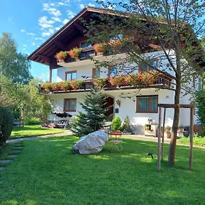 https://fruhstuckspension-helmhof.saalbachhinterglemmhotels.com